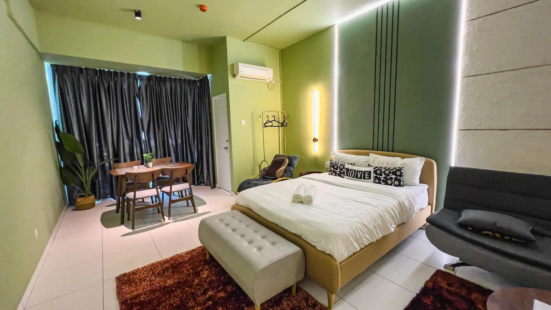Cozy Milky Home Mount Austin Jb 5 Pax Johor Bahru