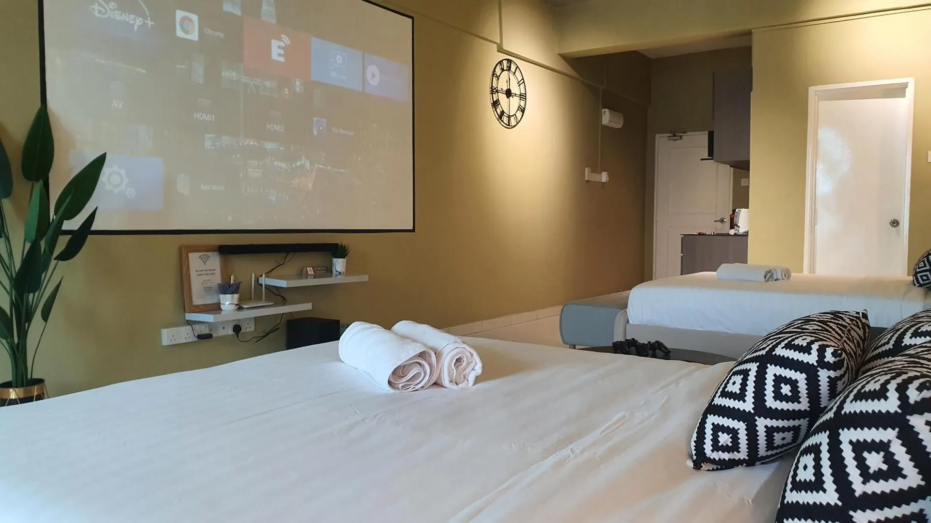 Cozy Milky Home Mount Austin Jb 5 Pax Johor Bahru