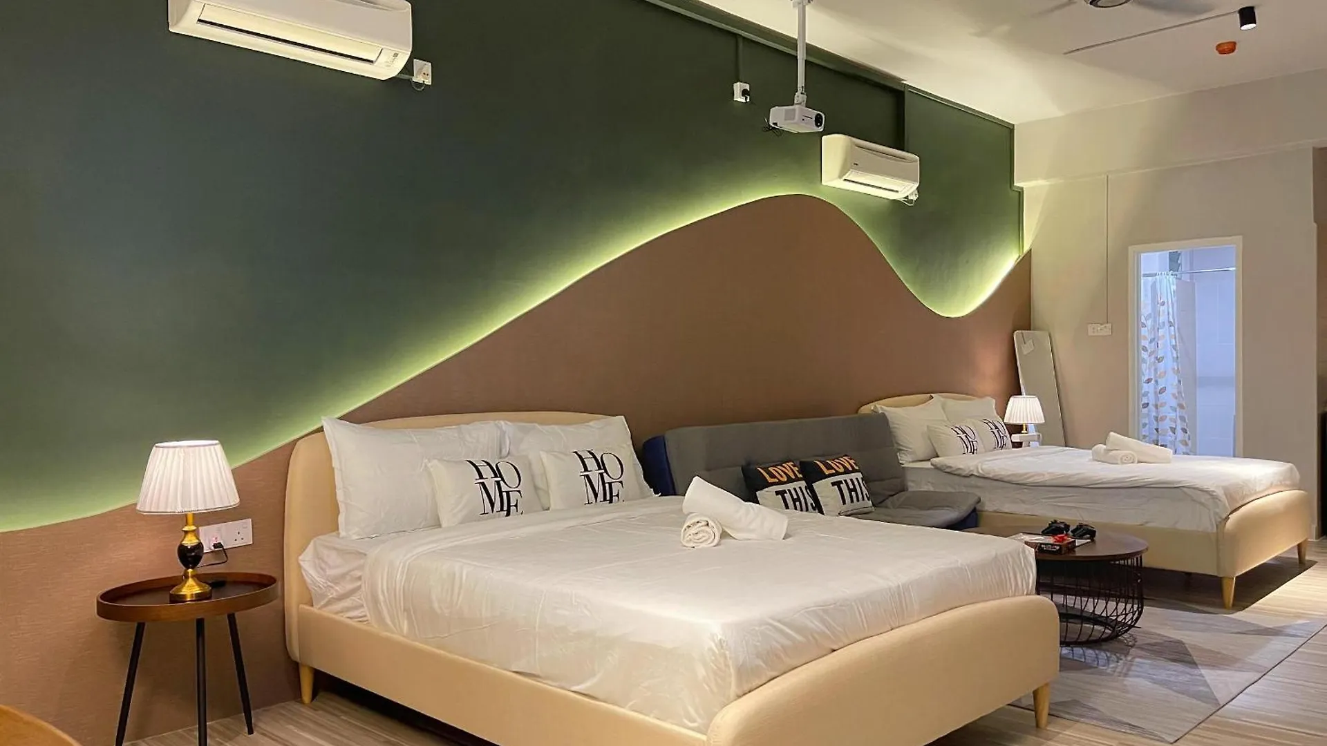 Cozy Milky Home Mount Austin Jb 5 Pax Johor Bahru